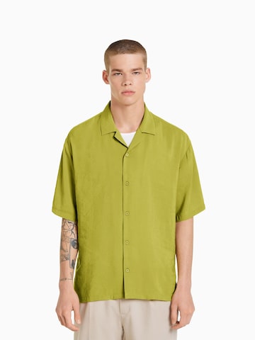Bershka Regularny krój Koszula w kolorze zielony: przód
