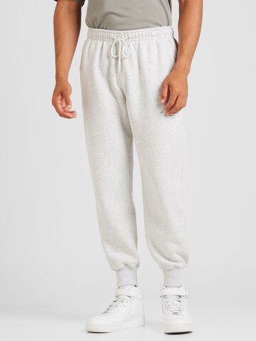 Abercrombie & Fitch Tapered Housut 'ESSENTIAL' värissä harmaa: etupuoli