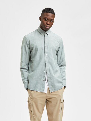 SELECTED HOMME Slim fit Button Up Shirt in Green: front