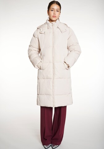 Hailys Winterjacke in Beige: Vorderseite