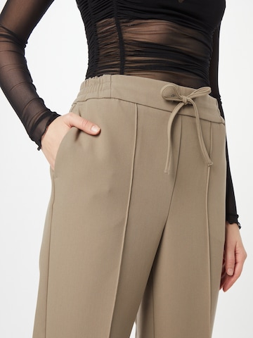 SELECTED FEMME Regular Trousers with creases 'Vinnie' in Brown