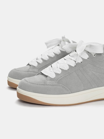 Sneaker bassa di Pull&Bear in grigio