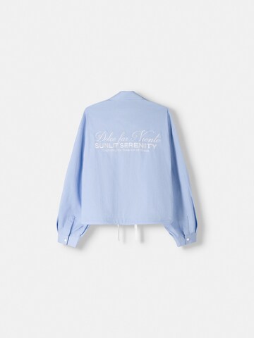 Bershka Prehodna jakna | modra barva