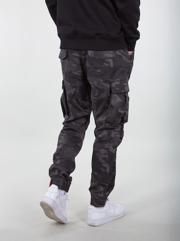 ALPHA INDUSTRIES Tapered Hose in Schwarz