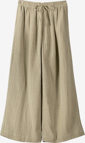 Bershka Wide leg Trousers in Beige: front