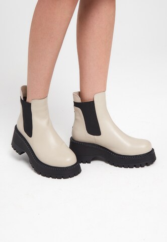 CESARE GASPARI Chelsea Boots in Beige: front