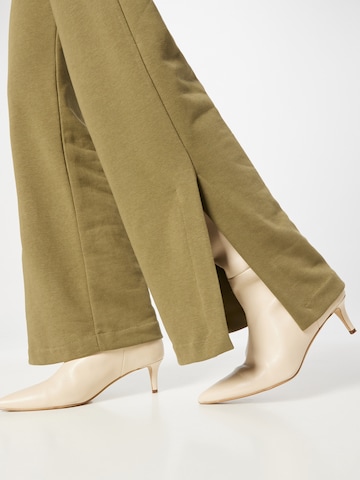 Sisley Loose fit Pants in Green