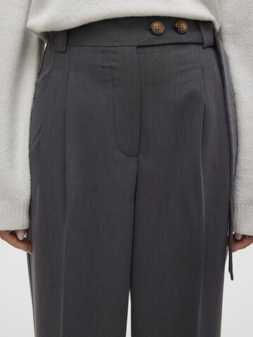 VERO MODA - regular Pantalón de pinzas 'Carmela' en gris