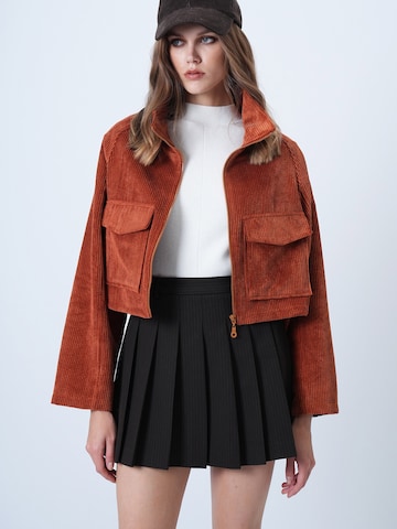 Trend Alaçatı Stili Φθινοπωρινό και ανοιξιάτικο μπουφάν σε κόκκινο