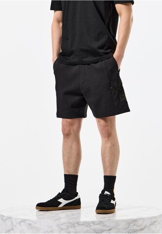 Weekend Offender Loosefit Shorts 'Caleta' in Schwarz: Vorderseite
