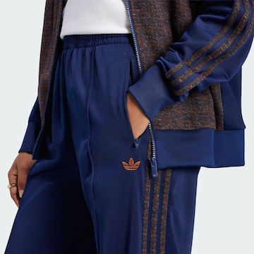 ADIDAS ORIGINALS - Loosefit Pantalón 'Firebird' en azul