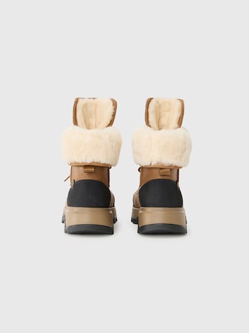 brūns UGG Klasiskie šņorzābaki 'Adirondack XXV'