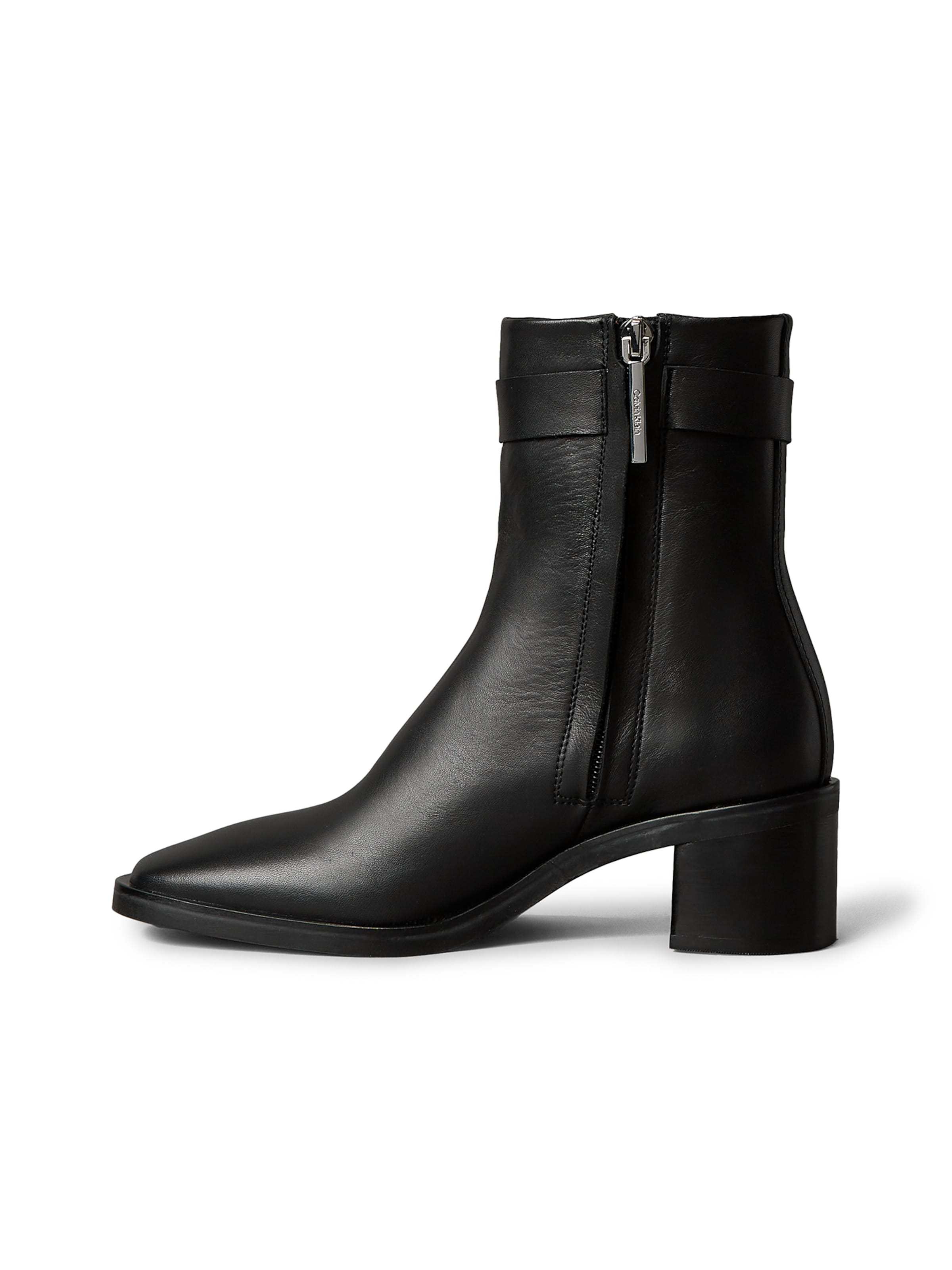 regular Ankle boots di Calvin Klein in nero: frontale