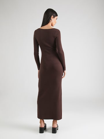 Abercrombie & Fitch Stickad klänning i brun