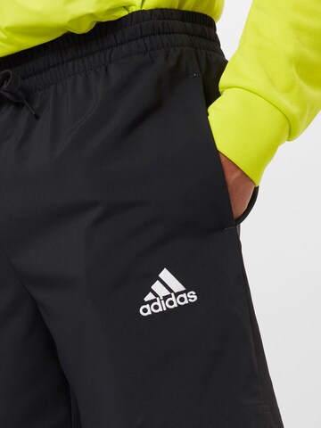 ADIDAS SPORTSWEAR Normalny krój Spodnie sportowe 'Aeroready Essentials Chelsea Small Logo' w kolorze czarny