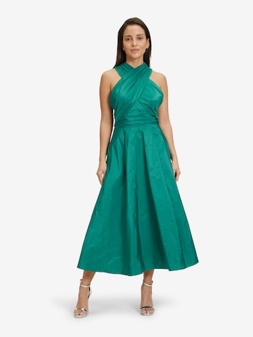 Robe de soirée Vera Mont en vert : devant