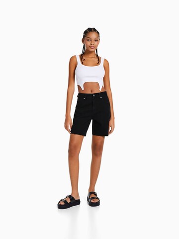 Bershka Regular Shorts in Schwarz