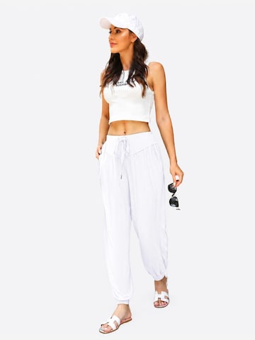 AOTTORI Regular Pants in White