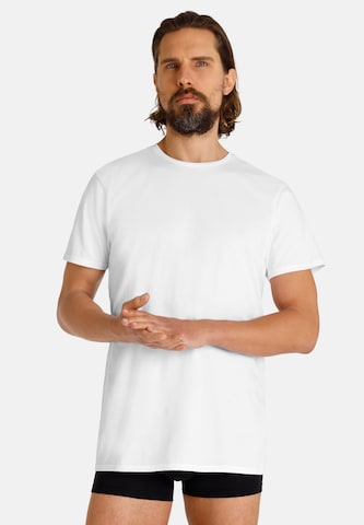camano Shirt in White: front