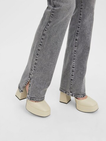 VERO MODA Bootcut Jeans 'Selma' in Grau