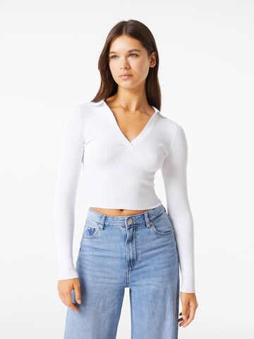 Pull-over Bershka en blanc : devant