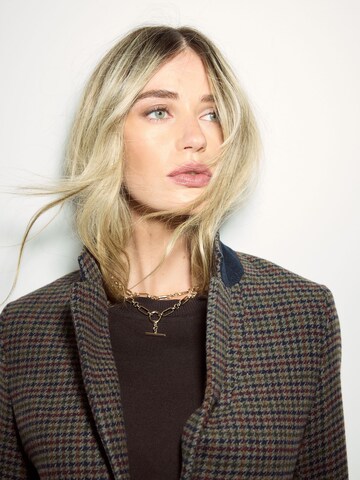 Sacou de la Next pe maro