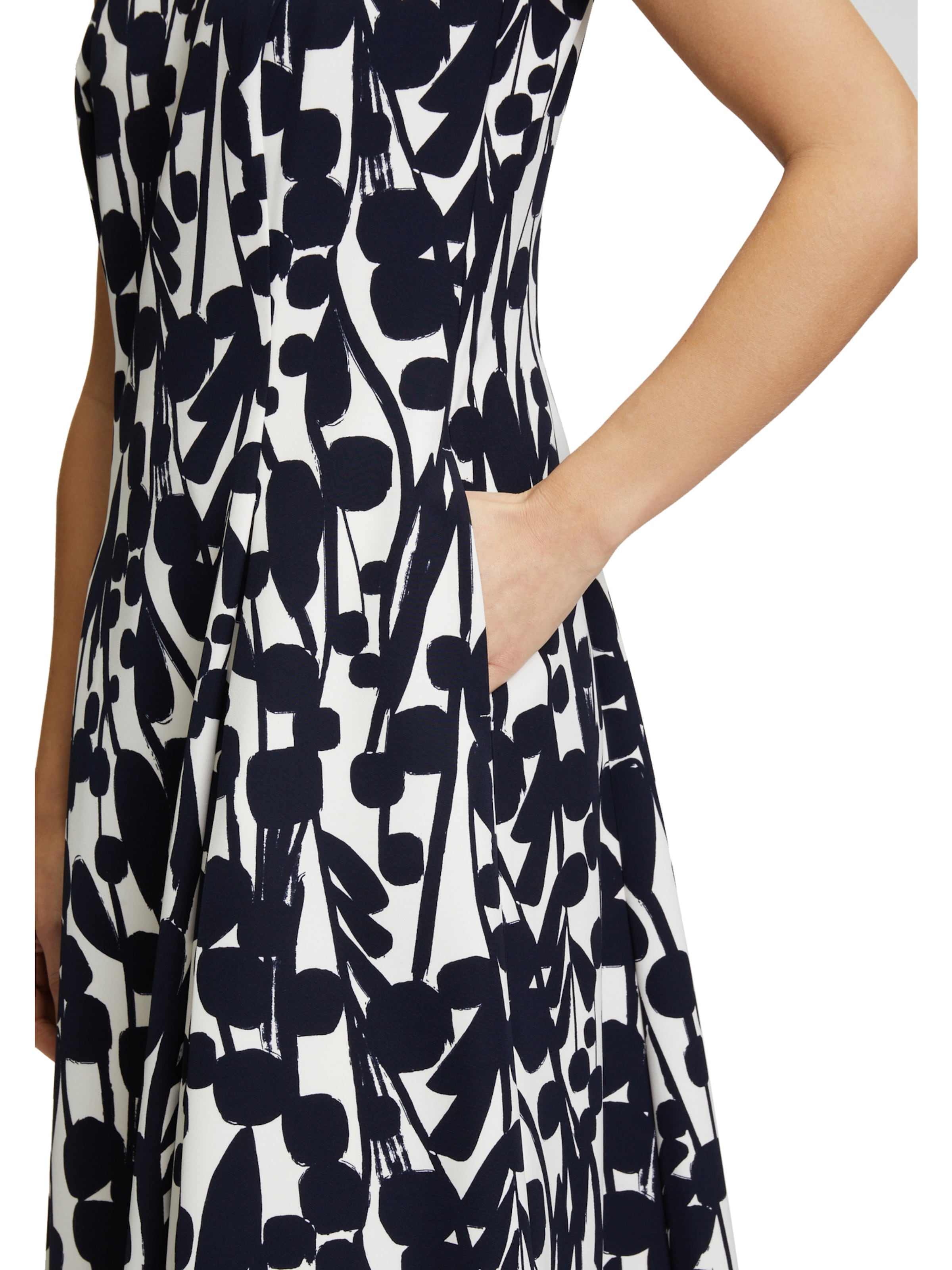 balts Vera Mont Kleita