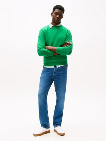 TOMMY HILFIGER Sweatshirt 'ESSENTIAL' in Groen