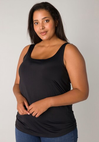 BASE LEVEL CURVY Top in Black: front