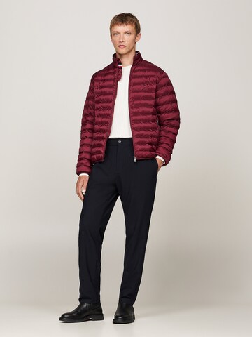 TOMMY HILFIGER Tussenjas in Rood