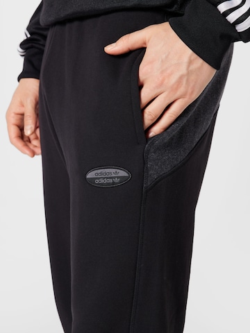 ADIDAS ORIGINALS - Tapered Pantalón 'R.Y.V.' en negro