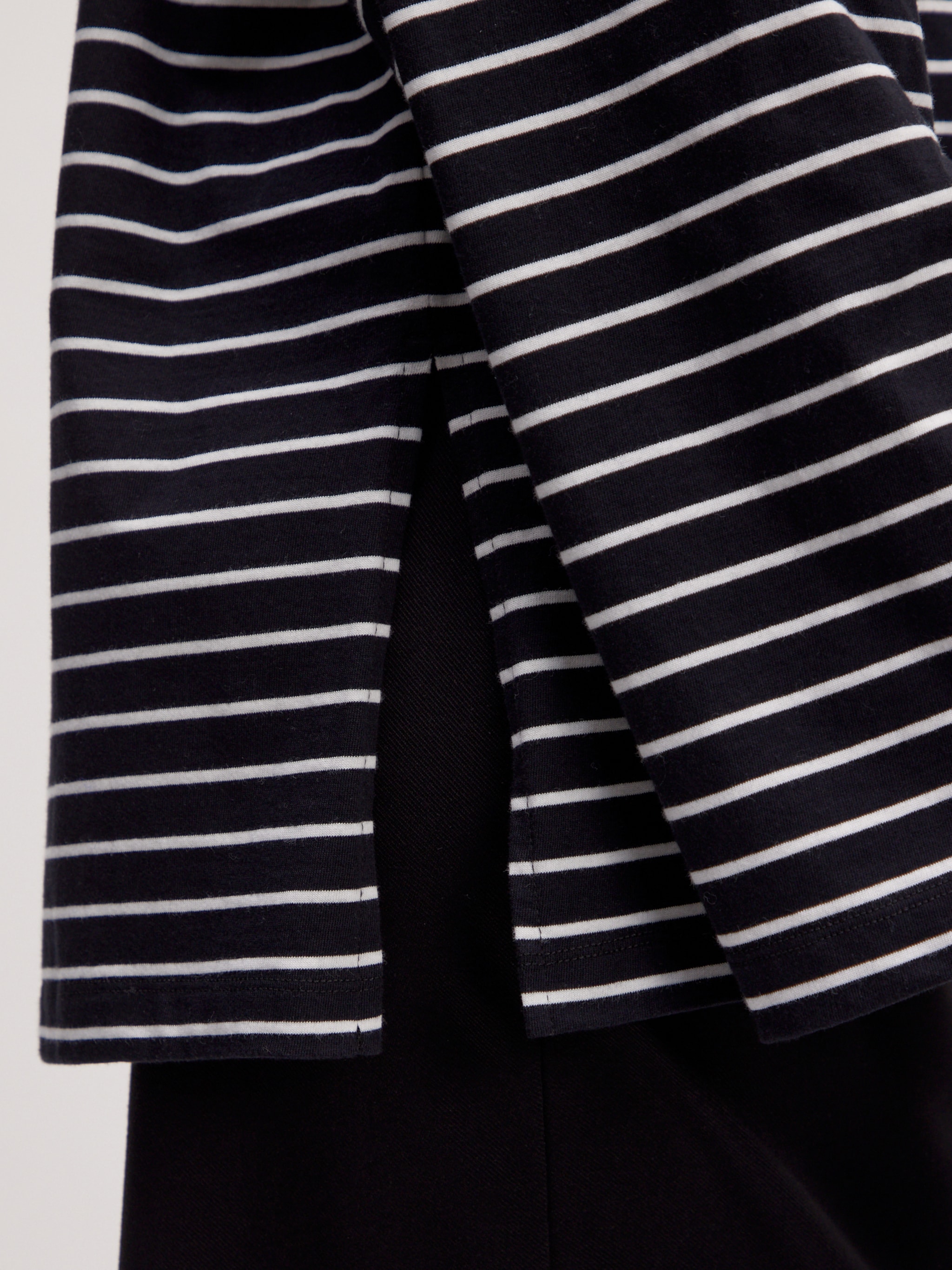 EDITED Produkte Longsleeve 'Keke' schwarz