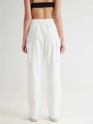 Loosefit Pantaloni cargo 'Flow' di 4TAILORS in beige