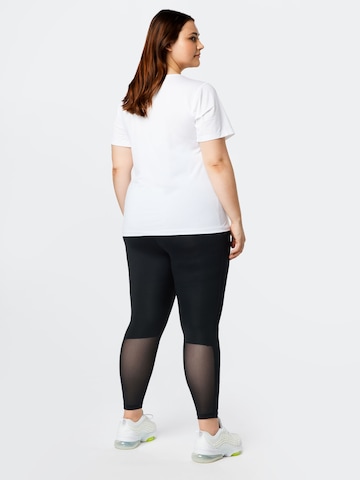 Skinny Pantaloni sport de la NIKE pe negru