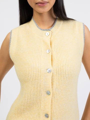 BROKE + SCHÖN Knitted Vest in Yellow