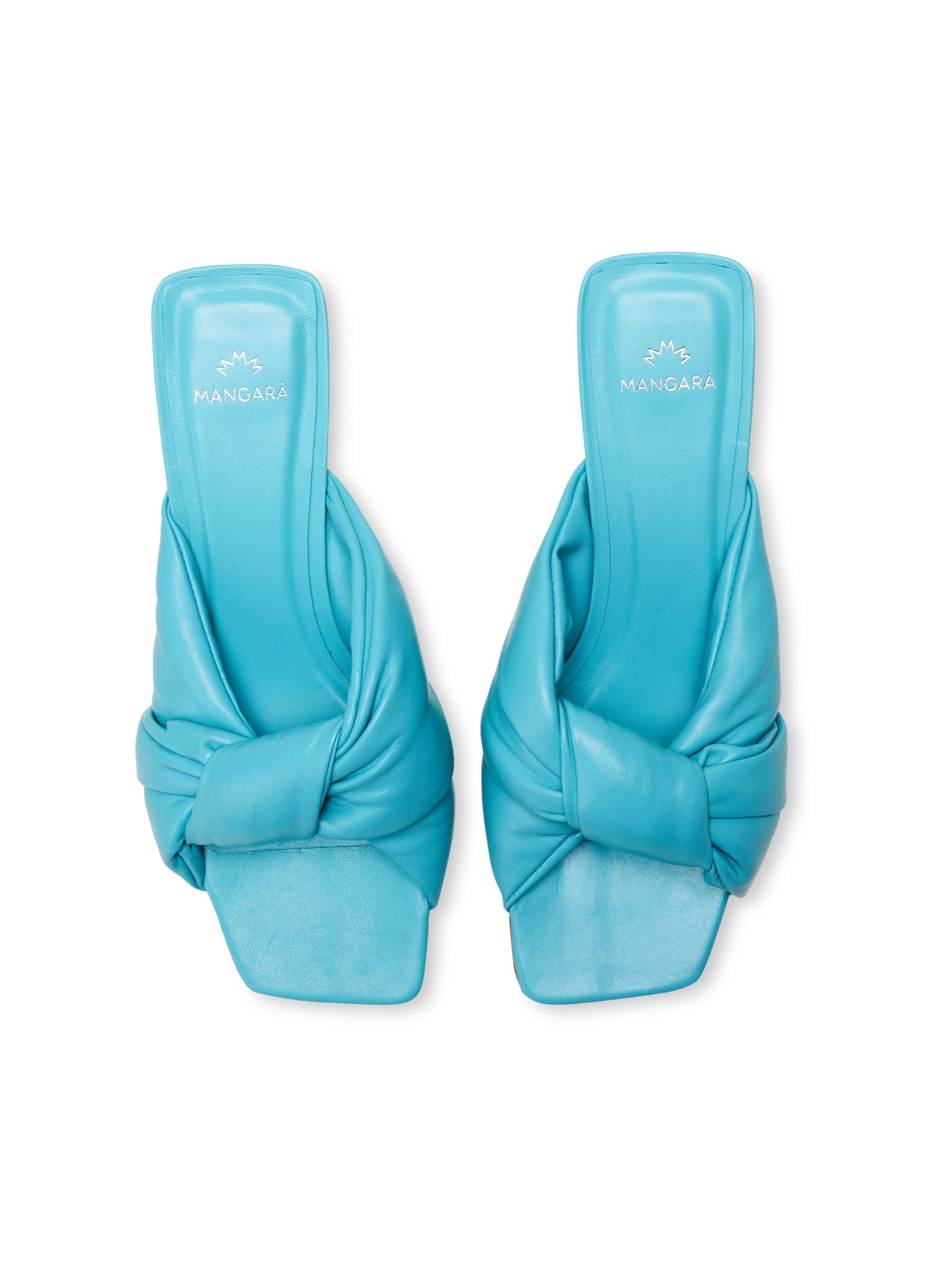 Mangara Atelier Muiltjes 'Mule à Noeud en Cuir Caroba Mangara — Turquoise' in Blauw