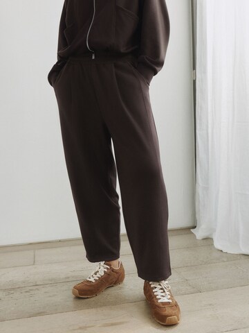 self. Vat Broek in Bruin: voorkant