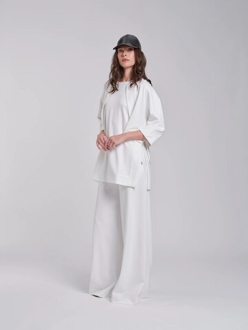 BOMBOOGIE Regular Hose in Weiß