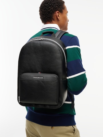 TOMMY HILFIGER Batoh 'CENTRAL DOME' - Čierna