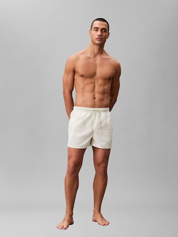 Shorts de bain Calvin Klein Swimwear en blanc