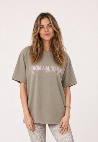 OH APRIL - Camisa 'BF' em bege: frente