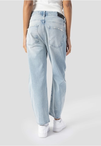 Regular Jean 'Yoana' Elias Rumelis en bleu