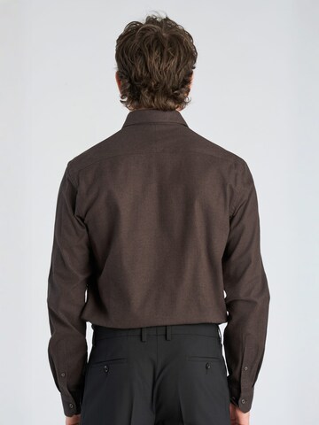 Regular fit Camicia di Lindbergh in marrone