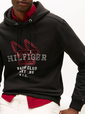 TOMMY HILFIGER Sweatshirt in Black