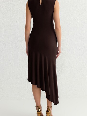 Trendyol Kleid in Braun