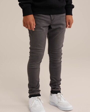 WE Fashion Skinny Jeans in Black: front