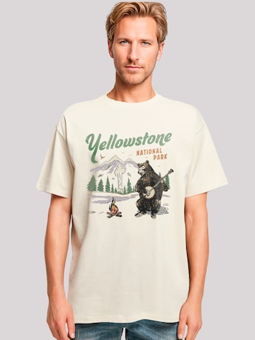 T-Shirt 'US National Parks Yellowstone Bear Playing Banjo' F4NT4STIC en beige : devant