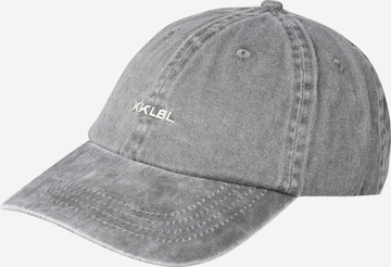 Cappello da baseball di Karo Kauer in grigio: frontale