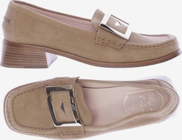 Roger Vivier Flats & Loafers in 38 in Beige: front