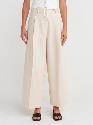 Dilvin Wide leg Pants in Beige: front